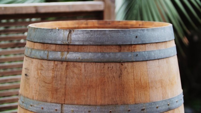 'How to make a wine barrel smoker (Part 1/2)'