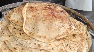 'Huge Tawa Paratha Making RS 15 Only#Lucknow Street food#Shorts#huge tawa paratha tunday kababi Luckn'