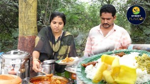 'Wife And Husband Selling Delicious Meals On Road Side || Godavari Homely Meals || Street Flavour'