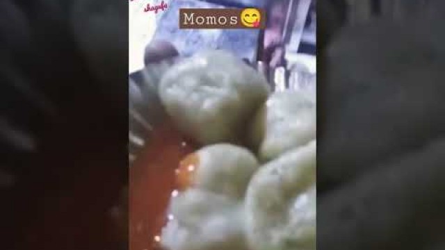 'street food #lucknow #nawabokasaher #momoslover four momos only in 10 rupees 