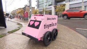 'Robot delivers food for Toronto restaurants | CBC Kids News'