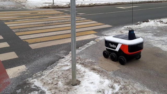 'Yandex delivery UGV travelling through Skolkovo'