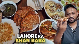 'LAHORE | BEST QEEMAY WALAY NAAN | BUN PLUSTER | KHAN BABA RESTAURANT | HUGE MENU | Street Food PK'