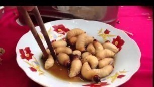 'The Vietnamese eat live-worm with peppers juice for food.'