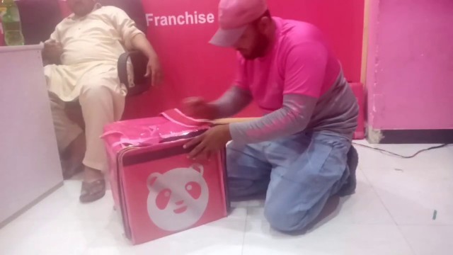 'how to assemble food panda delivery bag | foodpanda hub bahria town| bag tyar krnay ka tarika'