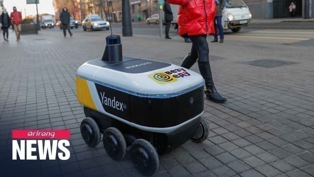 'Rover robot ships takeaway meals, turns heads and prompts smiles in Moscow'