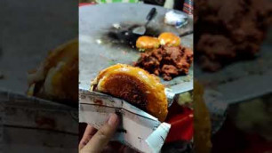 '#lucknow\'s #streetfood version of a burger. Who wants a bite? #shorts #indianfood'