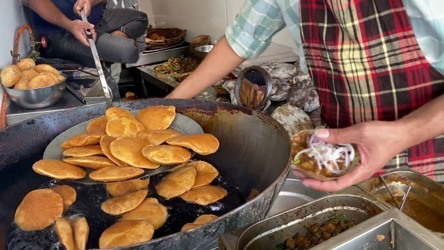 'Most Popular Flying Kachori of Lucknow | Bajpayee Kachori Bhandar | @ 40 Rs | Indian Street Food'