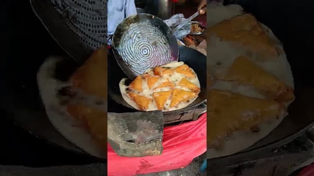 'ब्रेड पकाैड़ा और छोले की सब्जी Lucknow Street Food #Shorts'