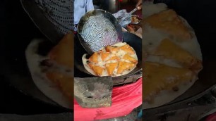 'ब्रेड पकाैड़ा और छोले की सब्जी Lucknow Street Food #Shorts'